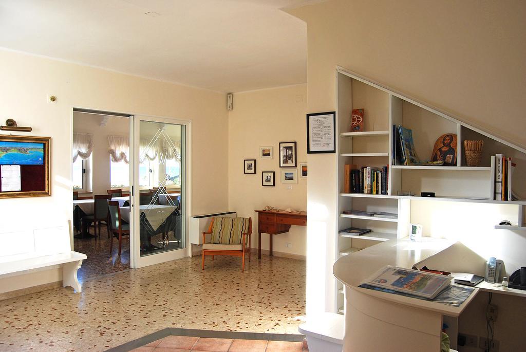 Villa Del Sole แตร์ราชินา ภายนอก รูปภาพ