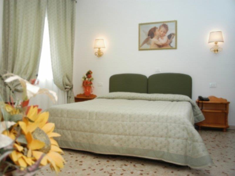 Villa Del Sole แตร์ราชินา ภายนอก รูปภาพ