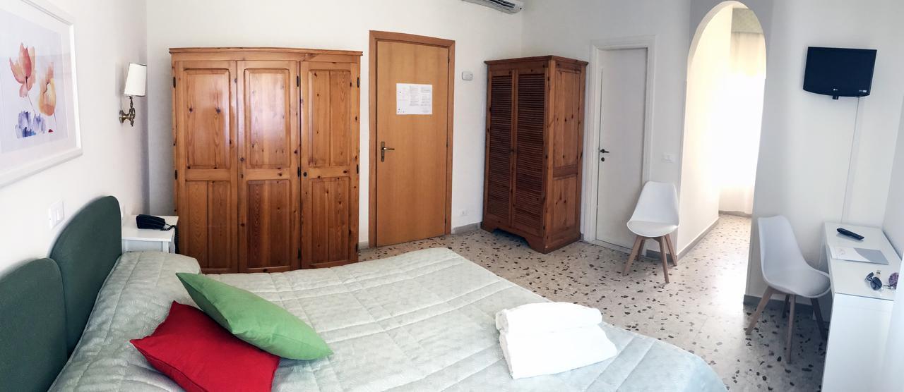Villa Del Sole แตร์ราชินา ภายนอก รูปภาพ