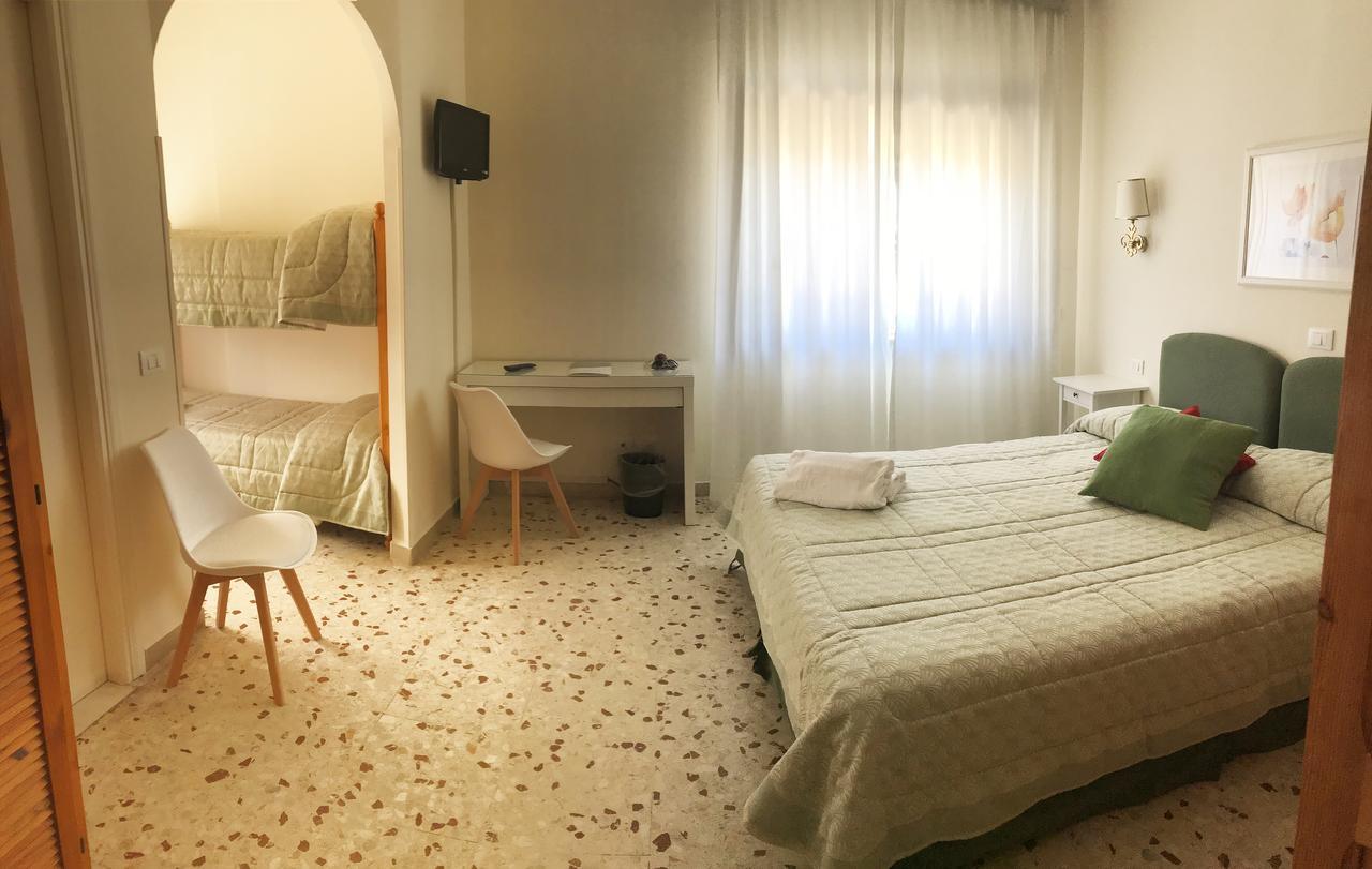 Villa Del Sole แตร์ราชินา ภายนอก รูปภาพ