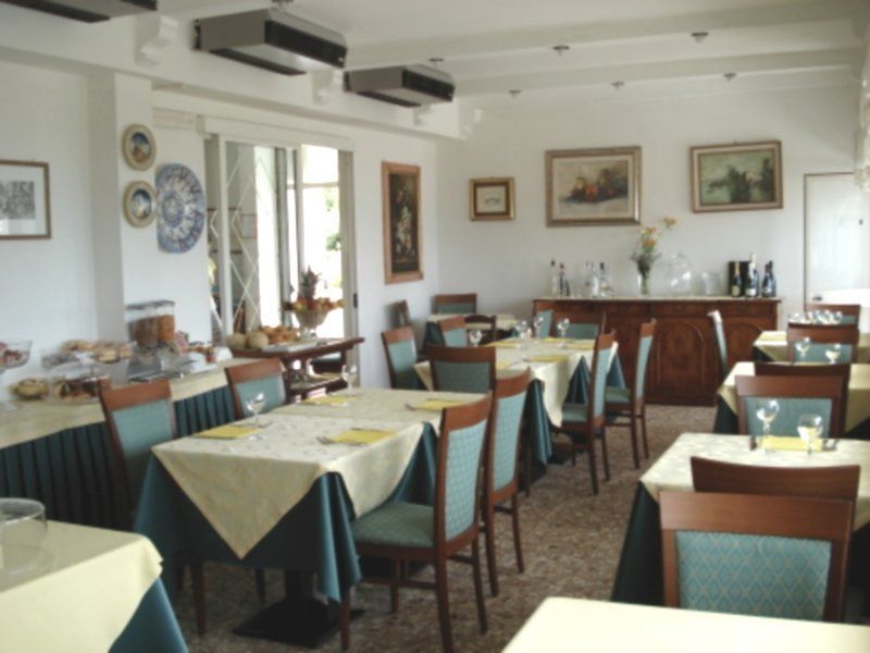 Villa Del Sole แตร์ราชินา ภายนอก รูปภาพ